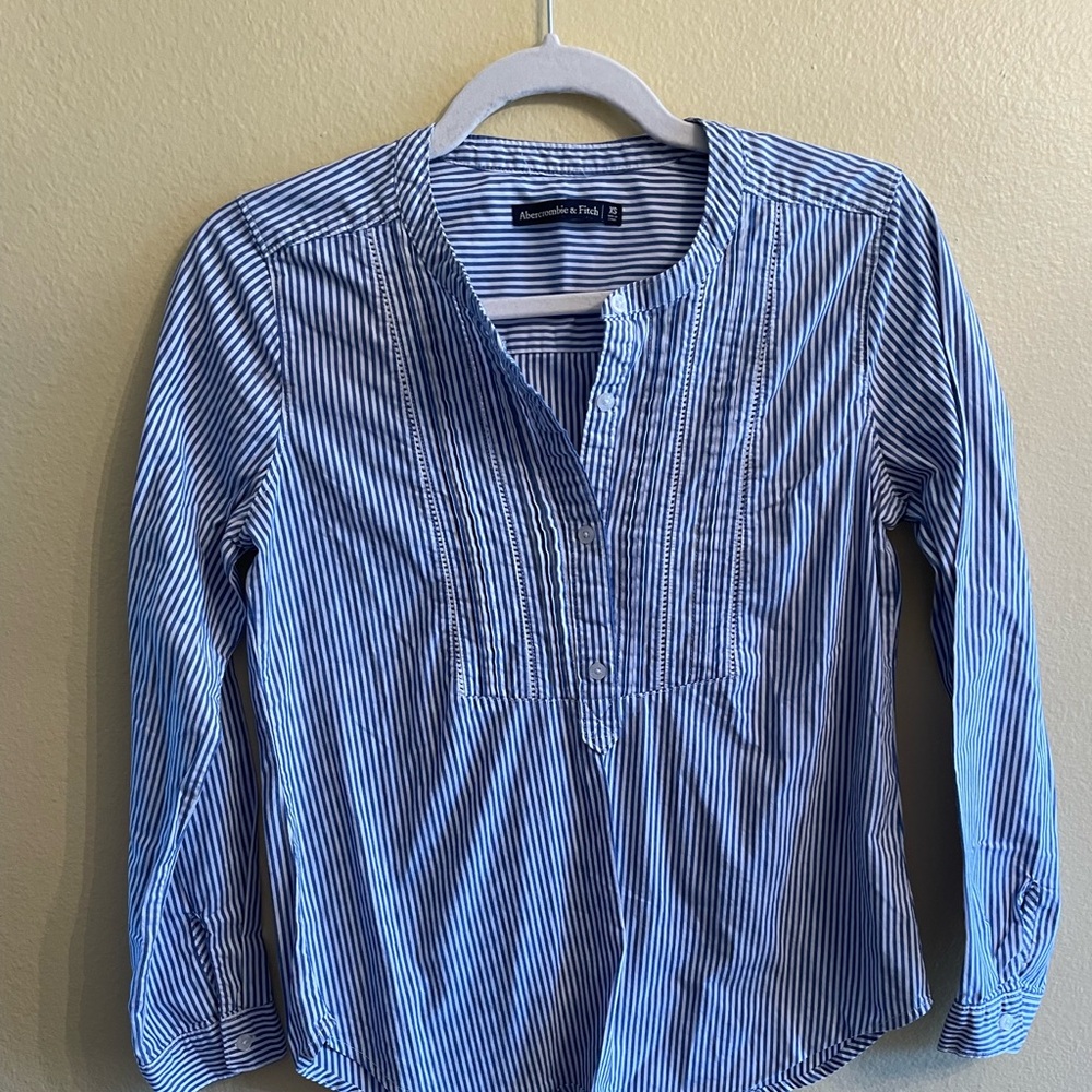 Abercrombie & Fitch Women's Blue Pinstripe Blouse